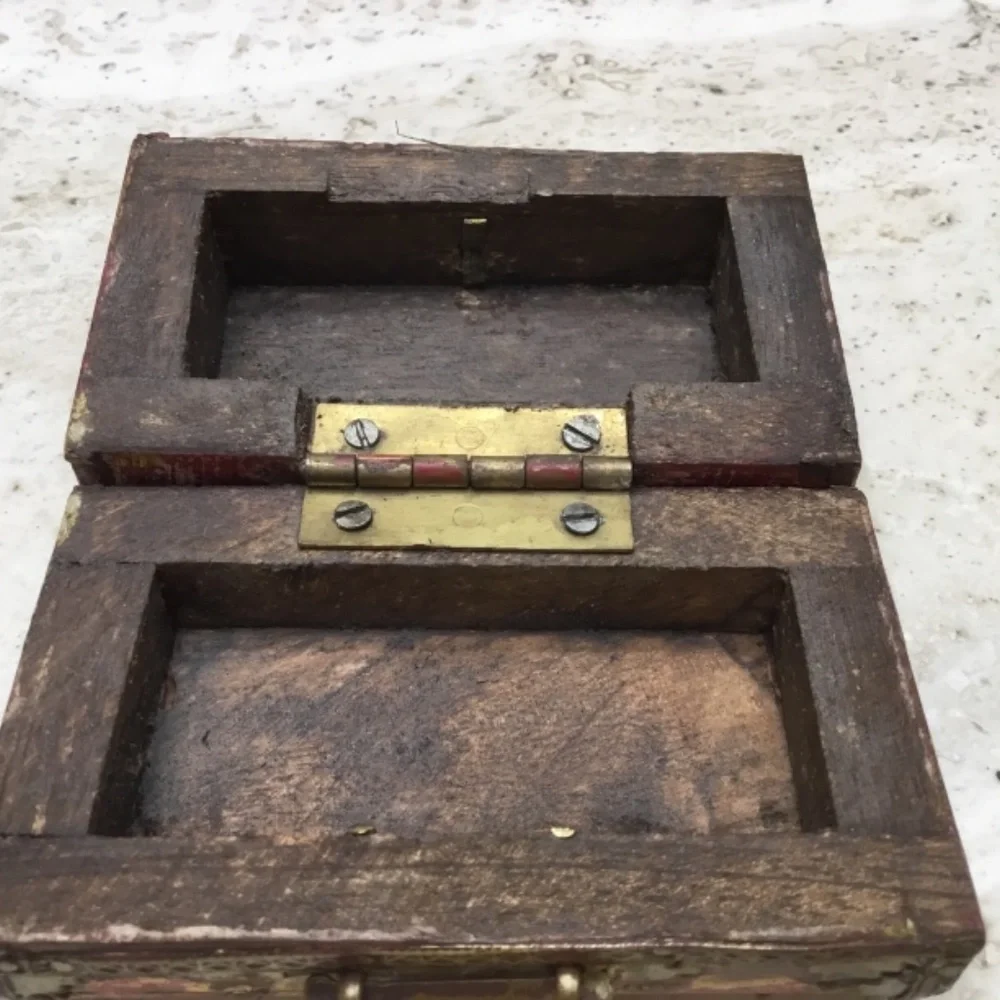 Vintage Miniature Wooden & Brass Treasure Trunk - Picture 8 of 8